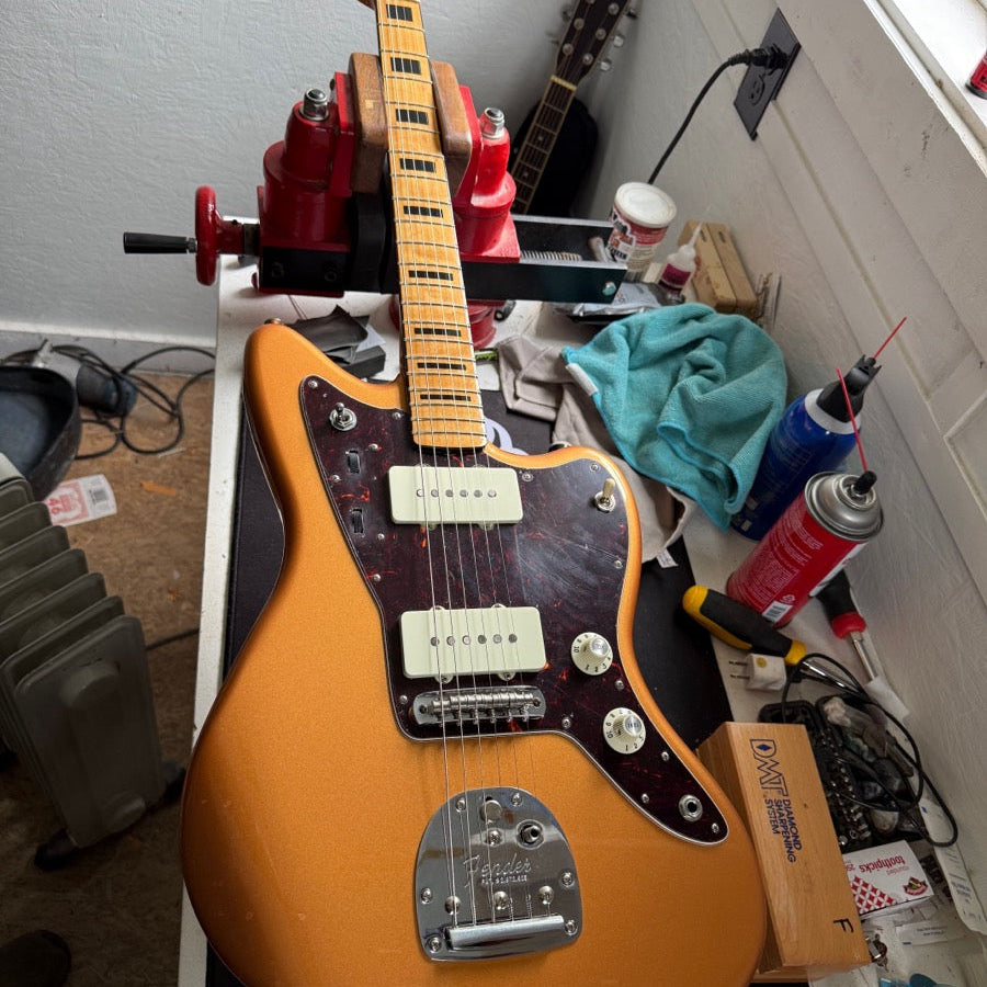 Fender Troy Van Leeuwen Jazzmaster Setup, Swapped Saddles and Floating Bridge Tuning Instability