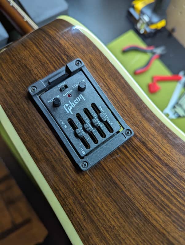 1999 Gibson Songbird Deluxe - onboard preamp controls - Pauls Guitar Hideout