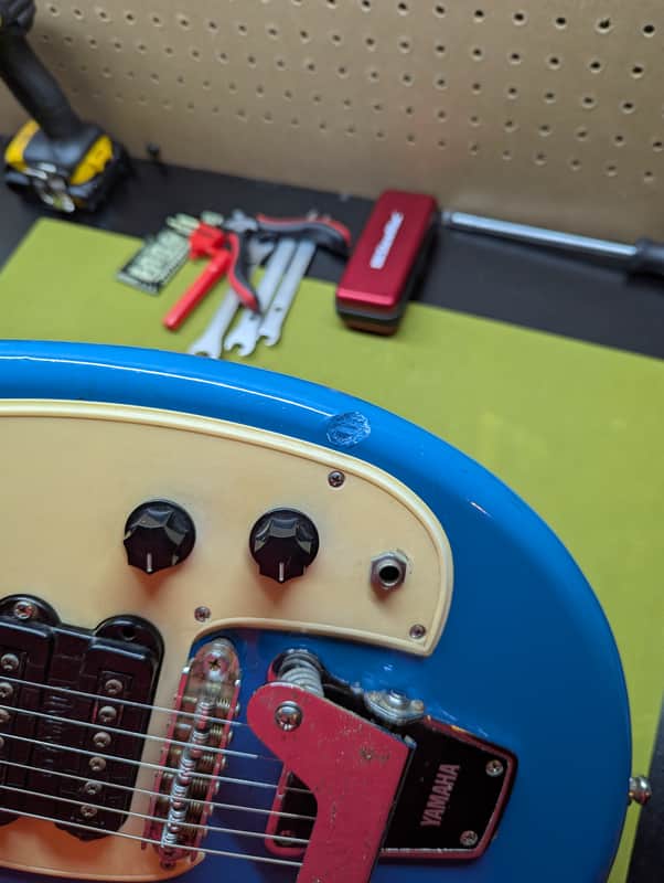 1968 Yamaha SG-3C - controls and knobs close-up - Pauls Guitar Hideout