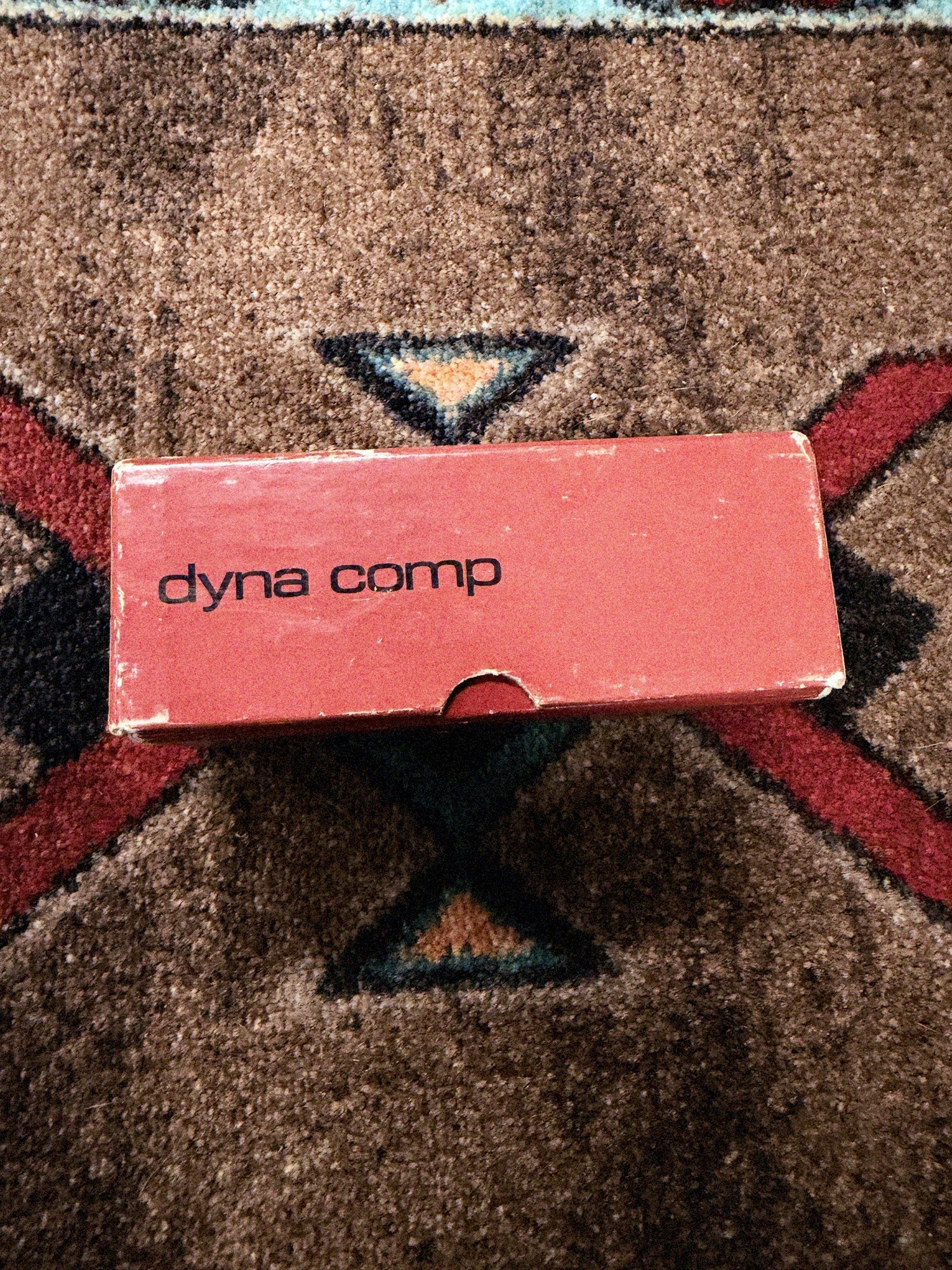 1975-1984 MXR MX-102 Block Logo Dyna Comp, red: end of the MXR box printed dyna comp