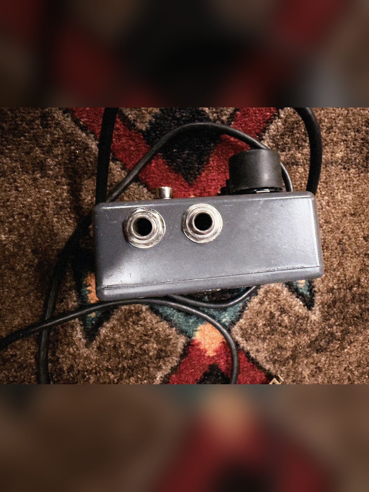 1976-1984 MXR MX-117 Flanger, gray: right side with the input and output jacks