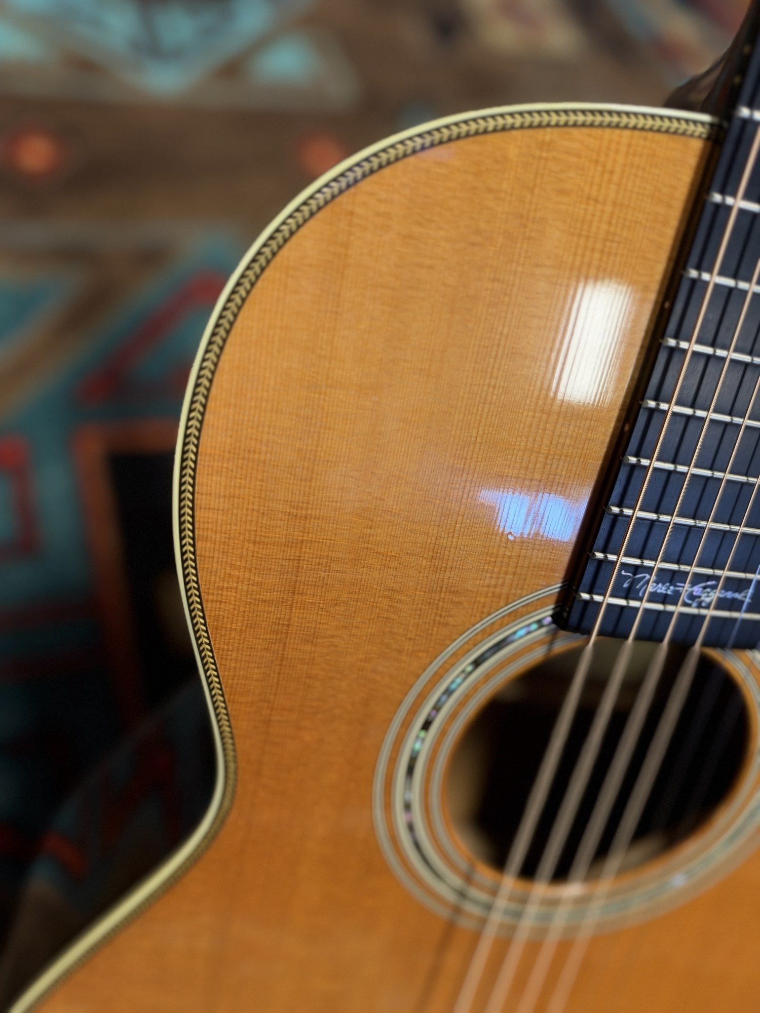 Martin 000C-28SMH Merle Haggard Blue Yodel No. 13, 2001: upper bout, herringbone purfling and abalone rosette