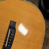 Martin 000C-28SMH Merle Haggard Blue Yodel No. 13, 2001: lower bout of the top and herringbone edge, second shop-light angle