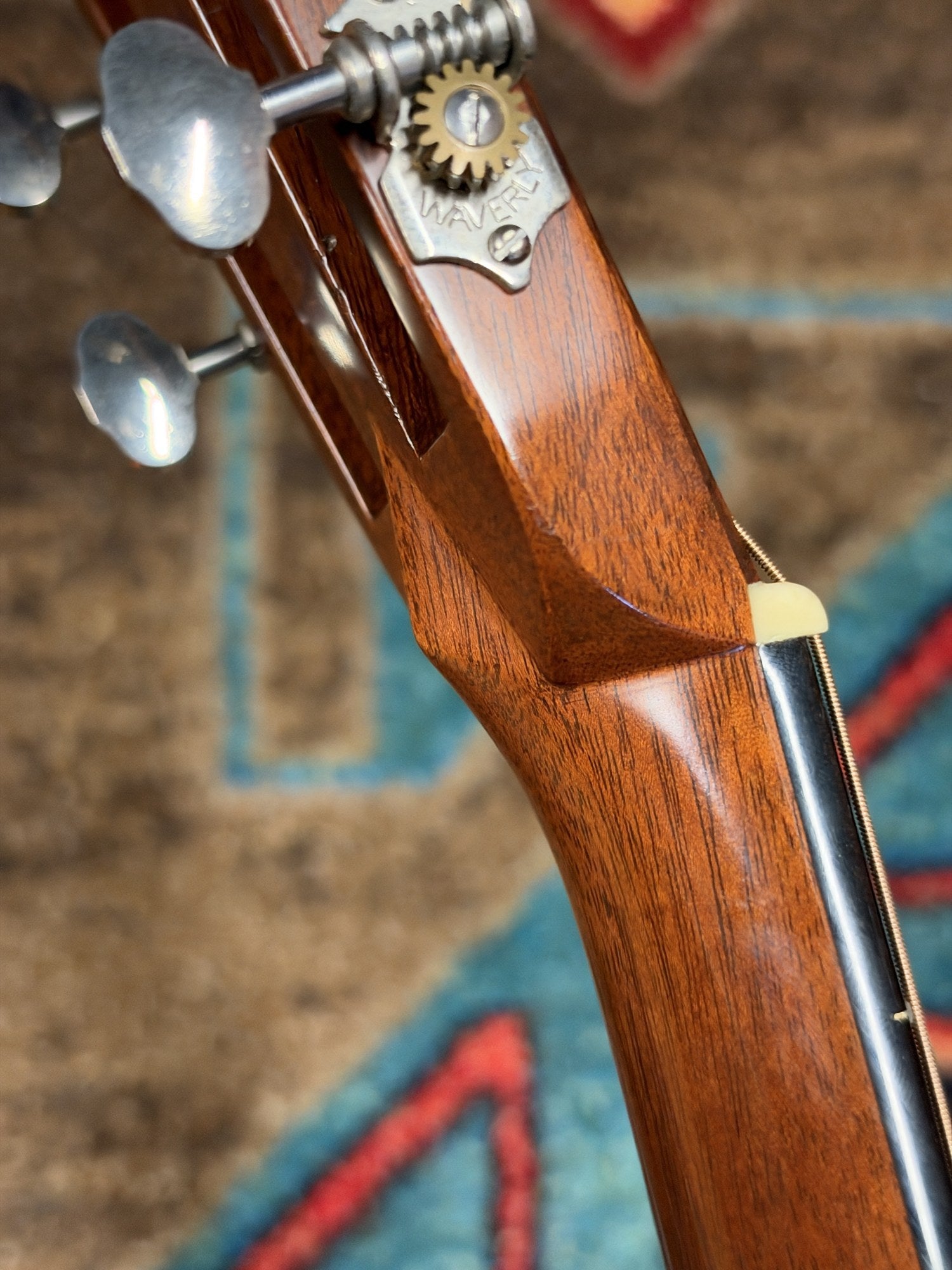 Martin 000C-28SMH Merle Haggard Blue Yodel No. 13, 2001: side of the headstock and nut, bass side
