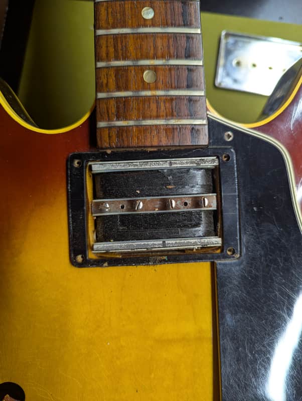 1967 Gibson EB-2 - neck pickup close-up - Pauls Guitar Hideout