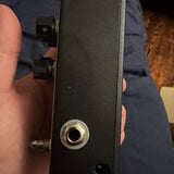 Poison Noises The Crook V5 - right side with output jack and power - Pauls Guitar Hideout
