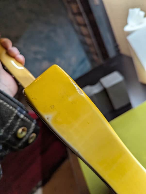 1975 Fender Telecaster - body edge finish wear detail - Pauls Guitar Hideout