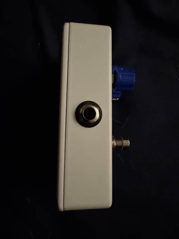 2010s Keeley Neutrino V1 - left side output jack - Pauls Guitar Hideout