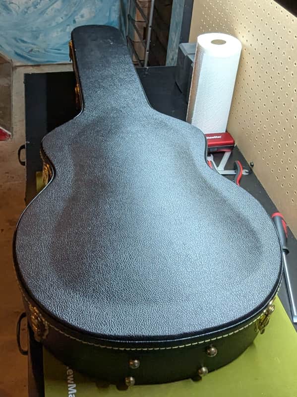 2003-2006 Gretsch G6119 Tennessee Rose - hardshell case closed - Pauls Guitar Hideout