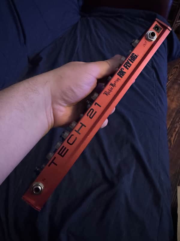 2019 Tech 21 Richie Kotzen RK5 Fly Rig - side with jacks and footswitches - Pauls Guitar Hideout