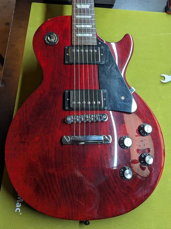 2019-2024 Gibson Les Paul Studio Wine Red - body front close-up - Pauls Guitar Hideout