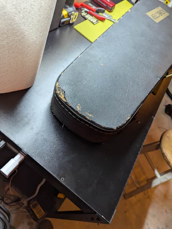 80s Schecter Dream Machine - case corner end wear detail - Pauls Guitar Hideout