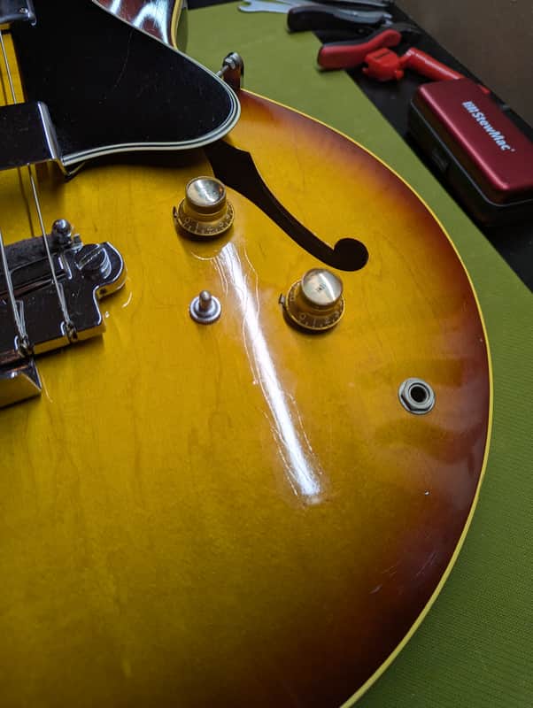 1967 Gibson EB-2 - controls and knobs detail - Pauls Guitar Hideout