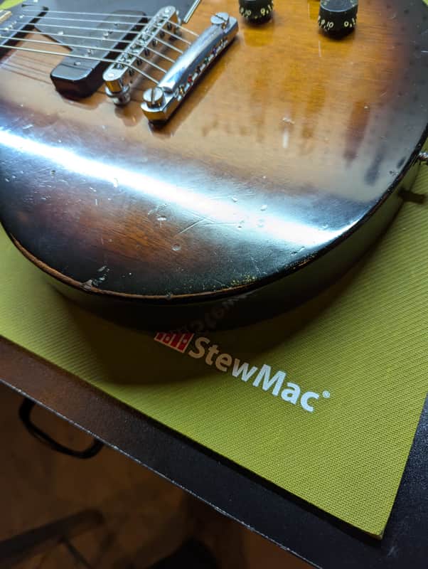 1977-1979 Gibson Les Paul Special 55 Reissue - body edge wear and checking - Pauls Guitar Hideout