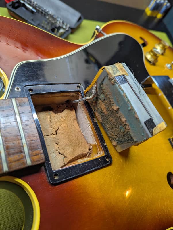 1967 Gibson EB-2 - neck pickup removed from route - Pauls Guitar Hideout