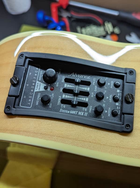 Alvarez AJ-60SC/12 - System 600T MK II preamp controls - Pauls Guitar Hideout
