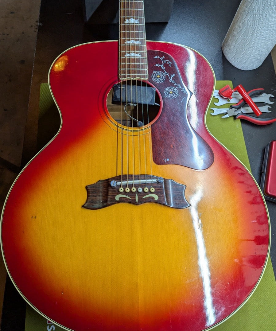 Ventura V-200S jumbo acoustic, cherry sunburst — three-quarter front of the body