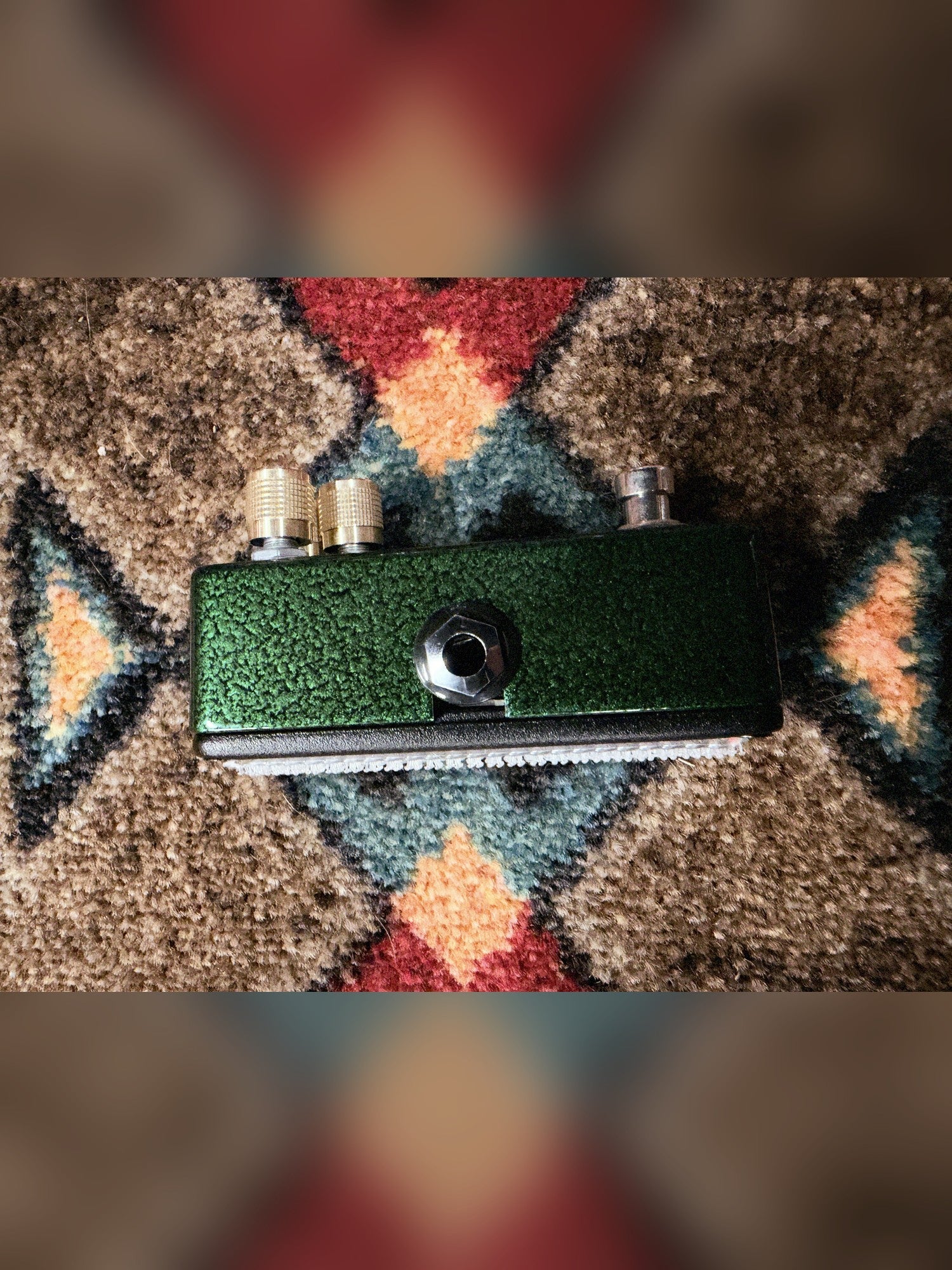 AllPedal Alcmene Overdrive, green: left side with a 1/4 inch jack