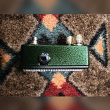 AllPedal Alcmene Overdrive, green: right side with a 1/4 inch jack