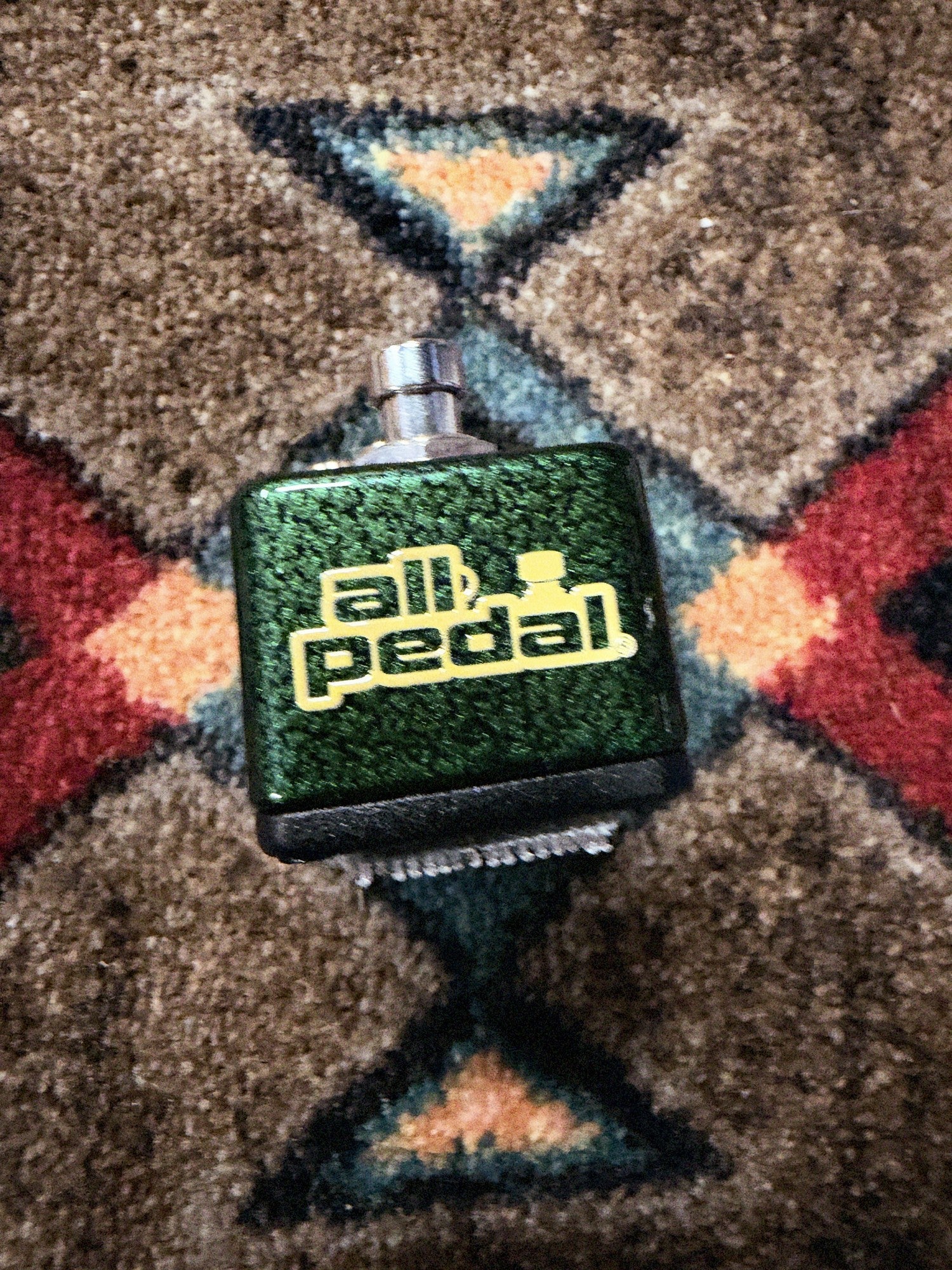 AllPedal Alcmene Overdrive, green: footswitch end with the AllPedal logo