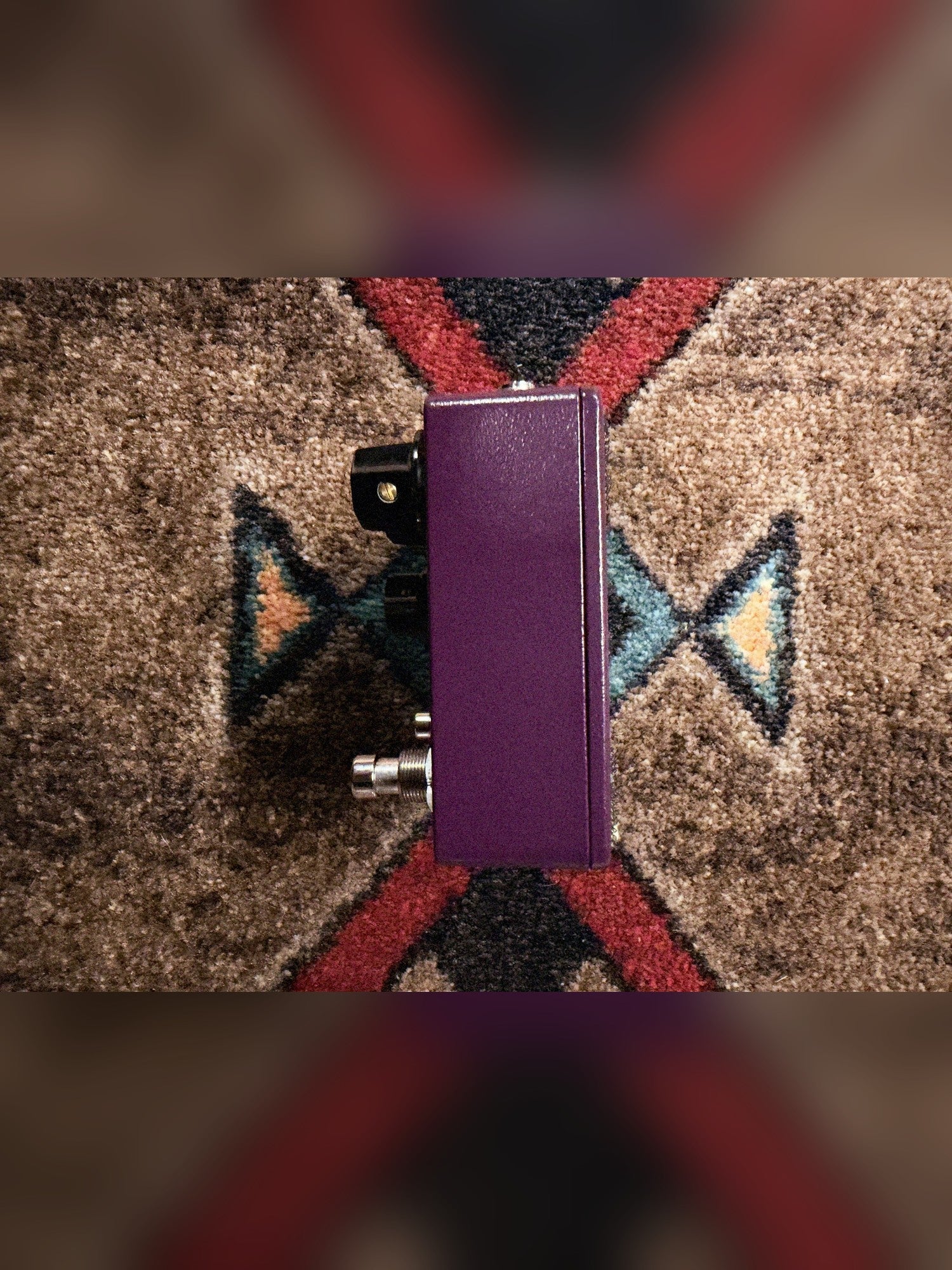 Analogman King of Tone V4, purple: right side of the enclosure, plain purple