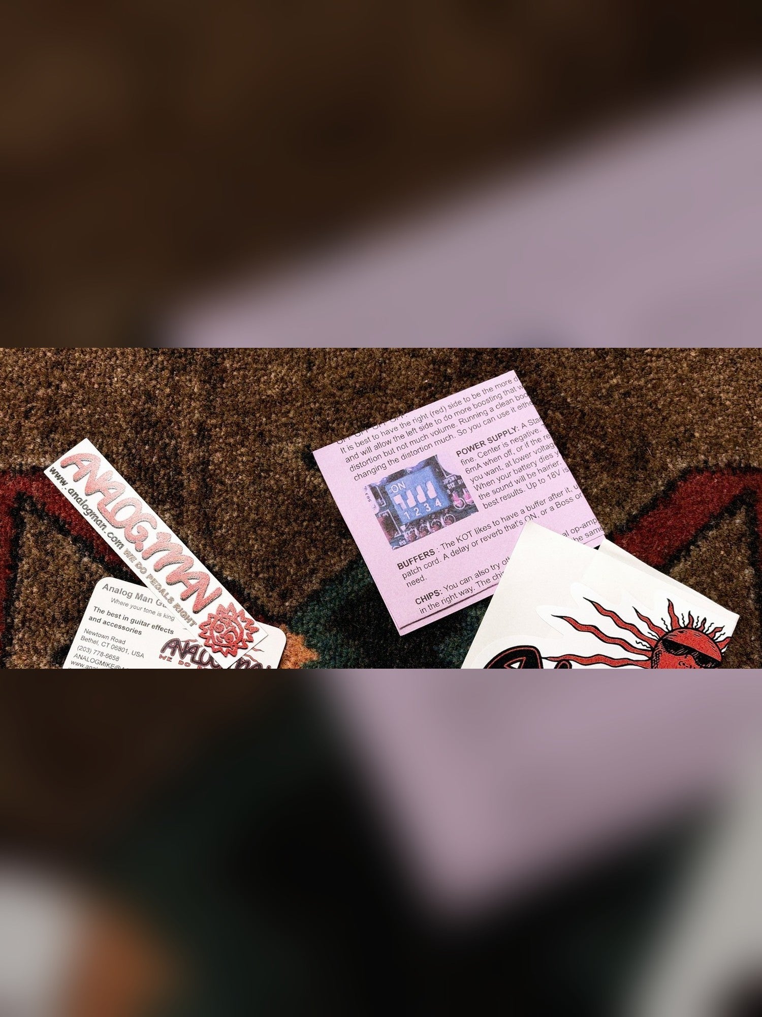 Analogman King of Tone V4, purple: the instruction sheet, the Analogman business card and both stickers