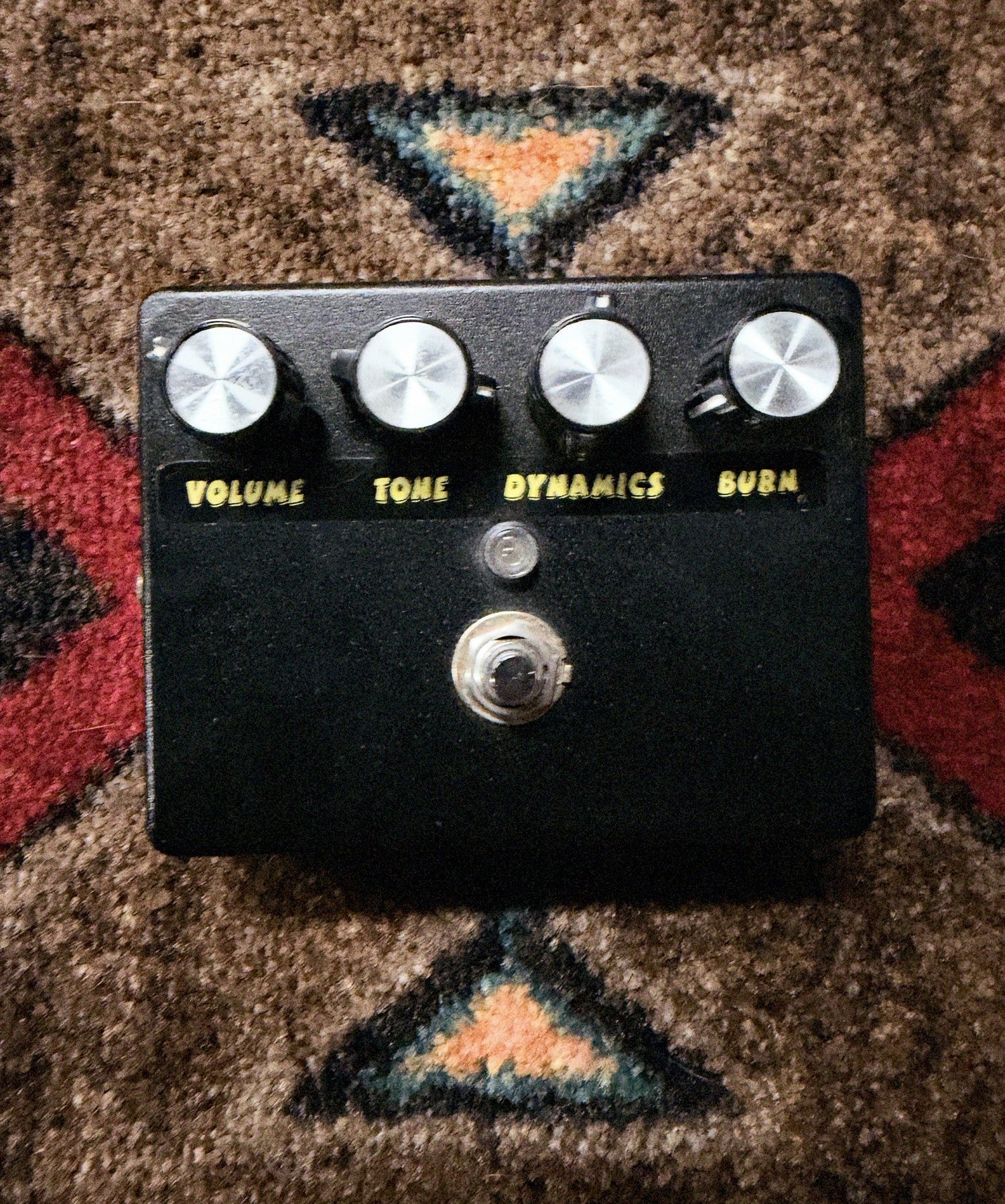 Barber Electronics Burn Unit, black: top with the Volume, Tone, Dynamics and Burn knobs, the LED and the footswitch