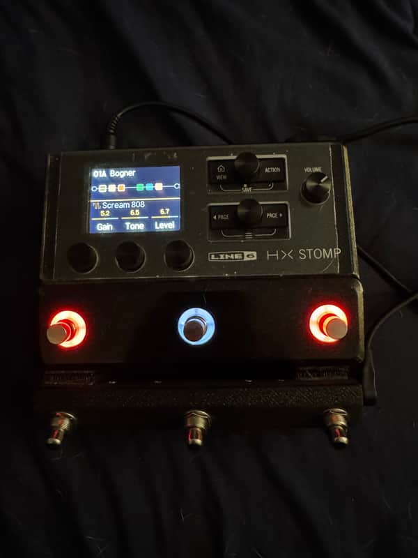 2018 Line 6 HX Stomp - top view powered on with display - Pauls Guitar Hideout