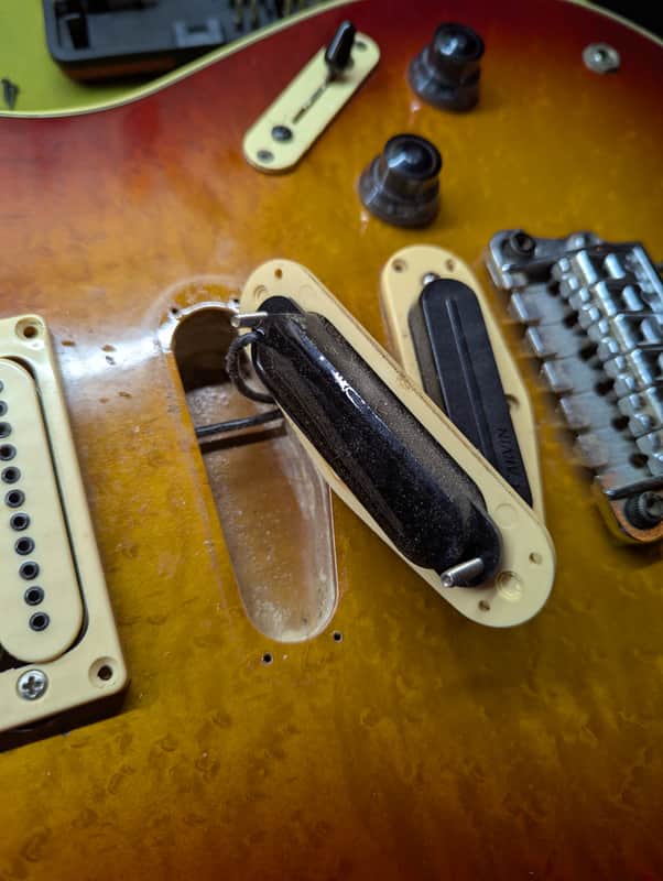 1983-1984 Ibanez RS505-CS Roadstar II Deluxe - middle single coil pickup lifted - Pauls Guitar Hideout