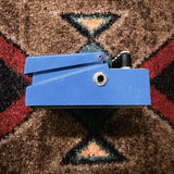 Boss CS-3 Compression Sustainer, blue: right side with the input jack