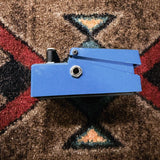 Boss CS-3 Compression Sustainer, blue: left side with the output jack