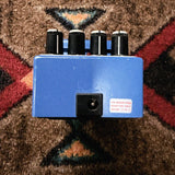 Boss CS-3 Compression Sustainer, blue: back end with the power jack and the Boss PSA adapter sticker