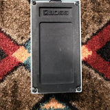 Boss CS-3 Compression Sustainer, blue: rubber bottom plate with the Boss logo and no label