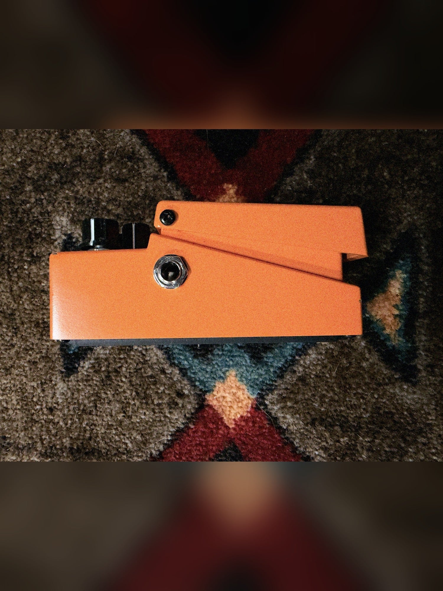 Boss DS-1W Waza Craft Distortion, orange: left side with the output jack