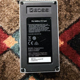 Boss RV-6 Reverb, dark gray: bottom plate with the Made in Taiwan label and the serial number sticker