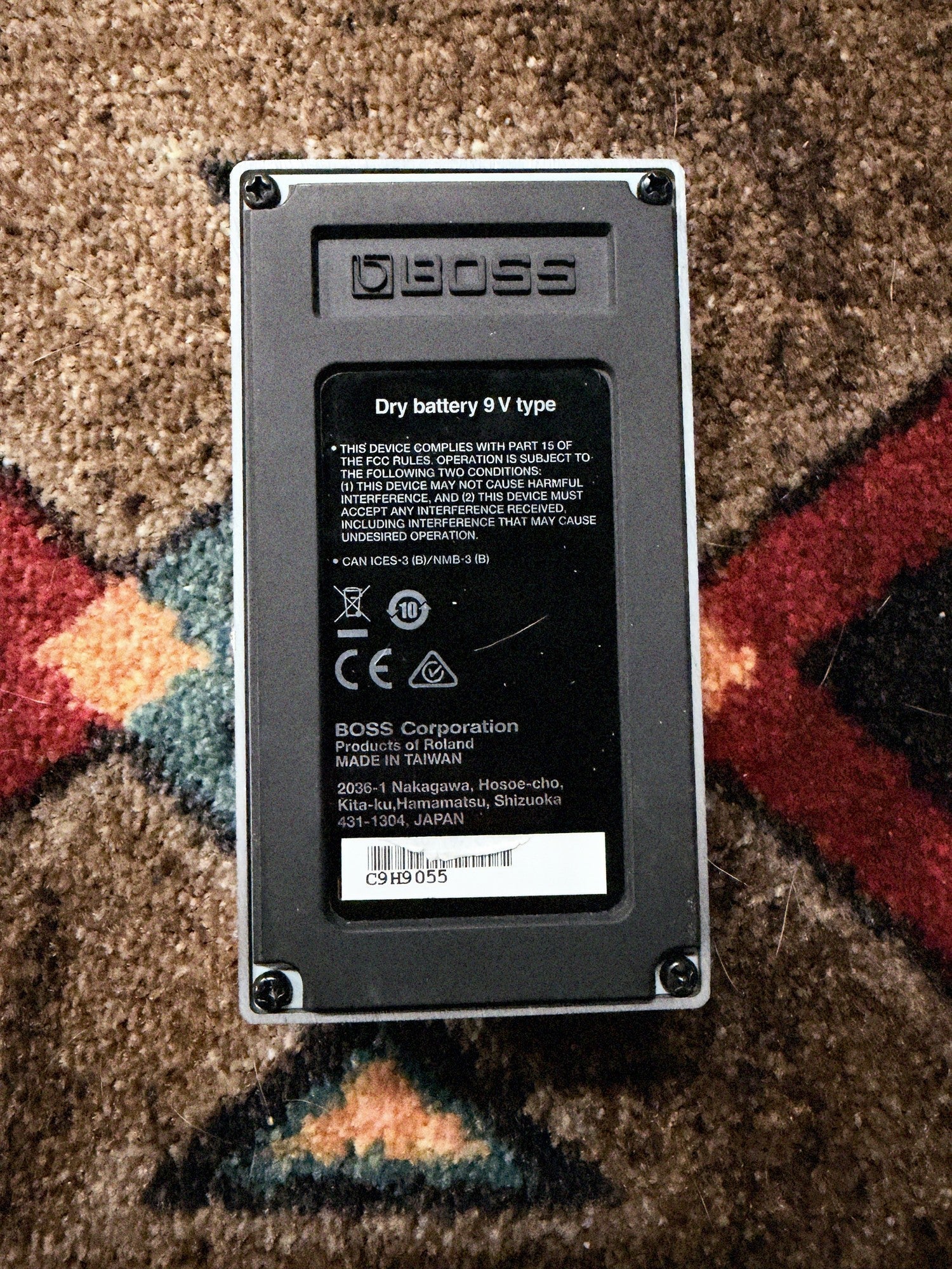Boss RV-6 Reverb, dark gray: bottom plate with the Made in Taiwan label and the serial number sticker