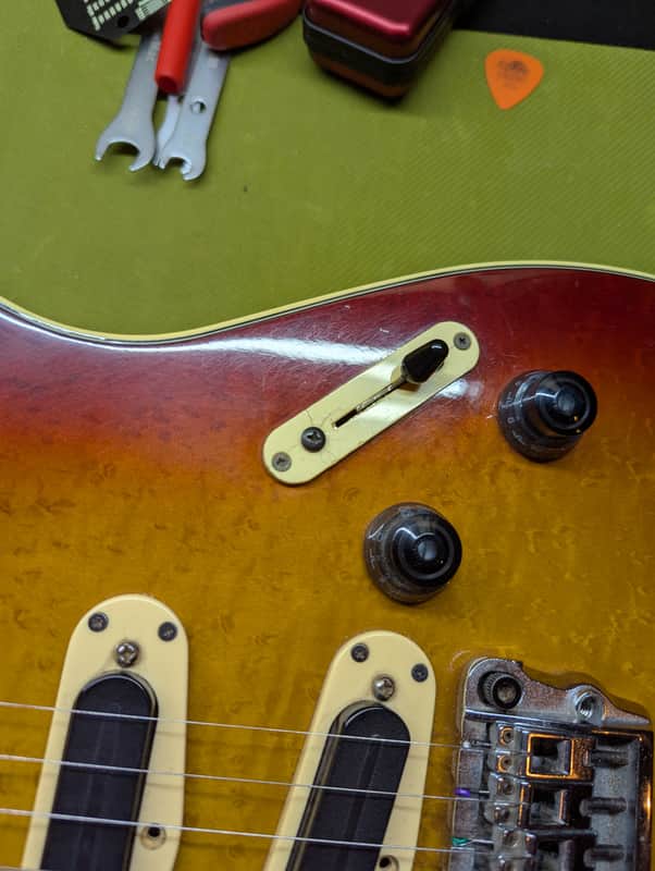1983-1984 Ibanez RS505-CS Roadstar II Deluxe - toggle switch and knobs close-up - Pauls Guitar Hideout