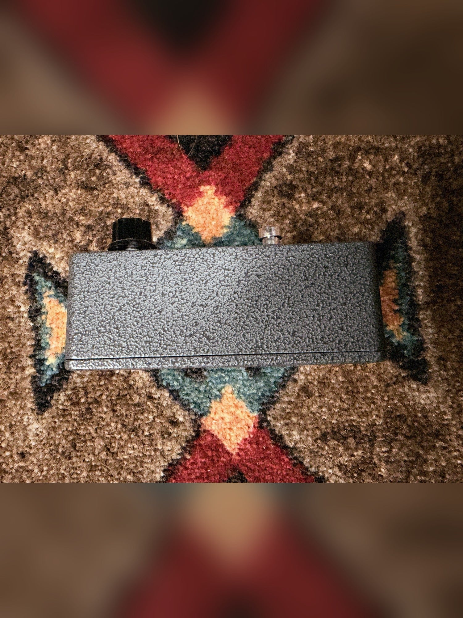 Chase Tone Secret Preamp, gray hammertone: left side of the enclosure