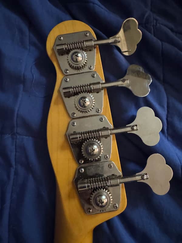 1990s Fender 51 Precision Bass - tuning machines detail - Pauls Guitar Hideout
