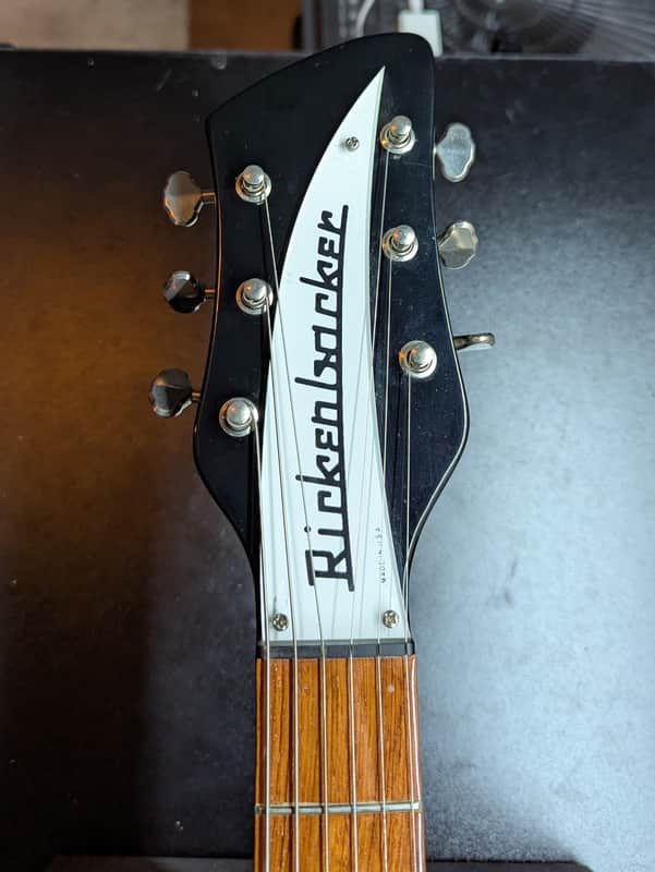 Rickenbacker 350 V63 - headstock front with Rickenbacker logo - Pauls Guitar Hideout