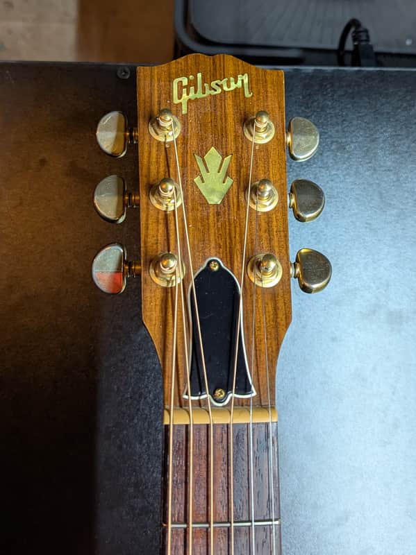 1999 Gibson Songbird Deluxe - headstock front with gold tuners - Pauls Guitar Hideout