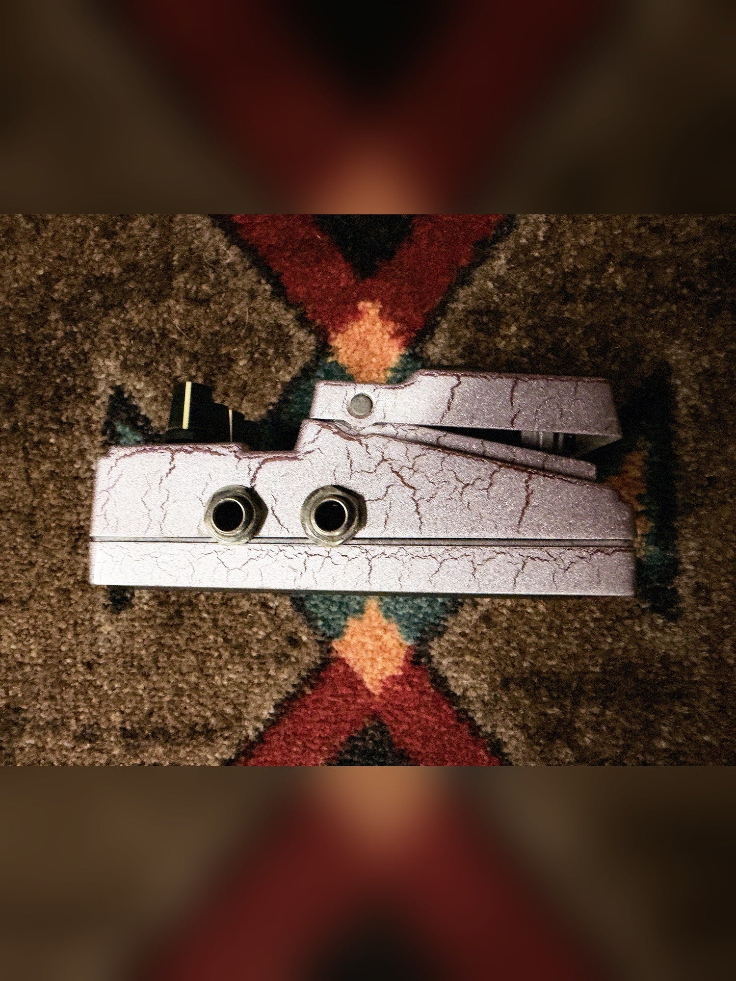 DigiTech Grunge, white crackle: side with the two output jacks and one of the footswitch release pins