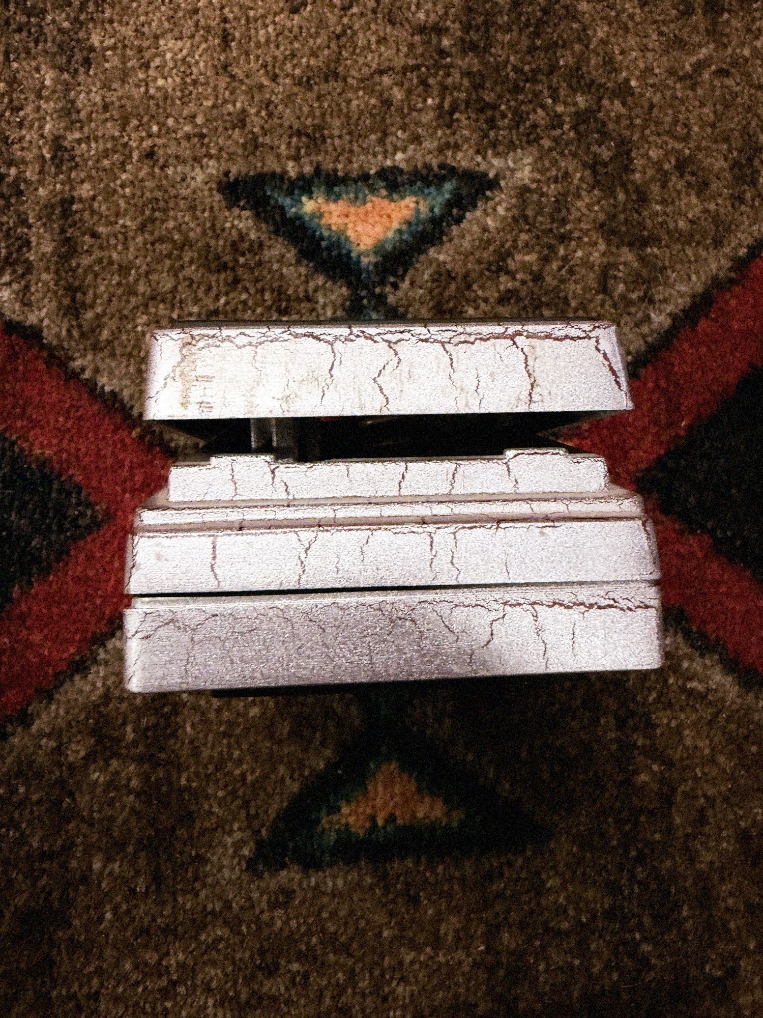 DigiTech Grunge, white crackle: front end of the footswitch and the base under it
