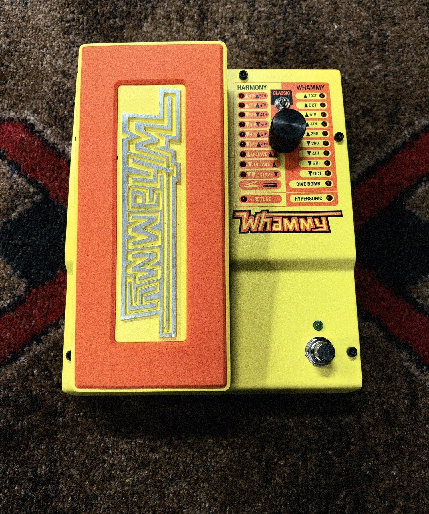 DigiTech MonoNeon Signature Whammy, neon orange and yellow: top with the treadle, the selector knob, the Classic/Chords switch and the footswitch