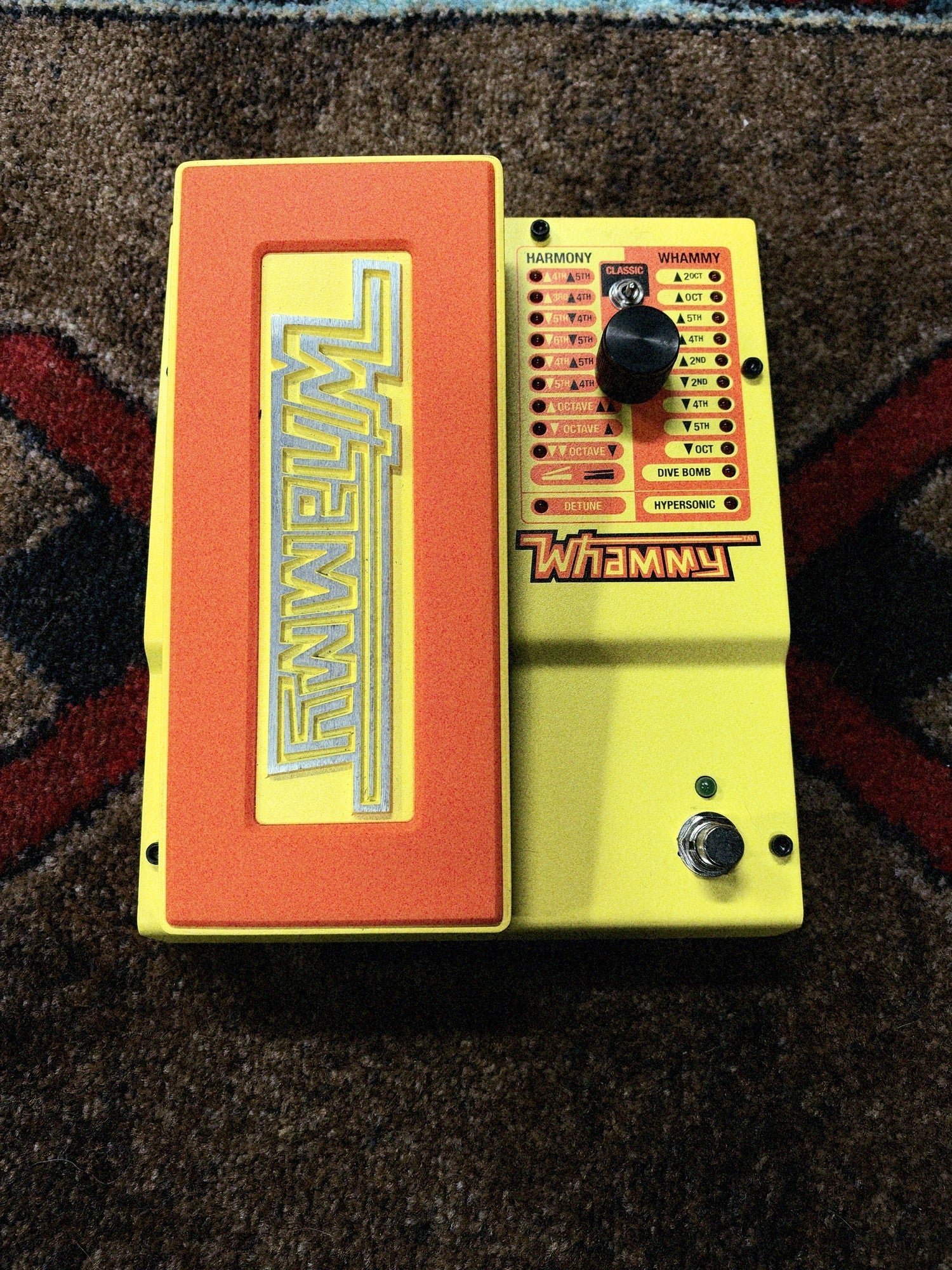 DigiTech MonoNeon Signature Whammy, neon orange and yellow: top with the treadle, the selector knob, the Classic/Chords switch and the footswitch
