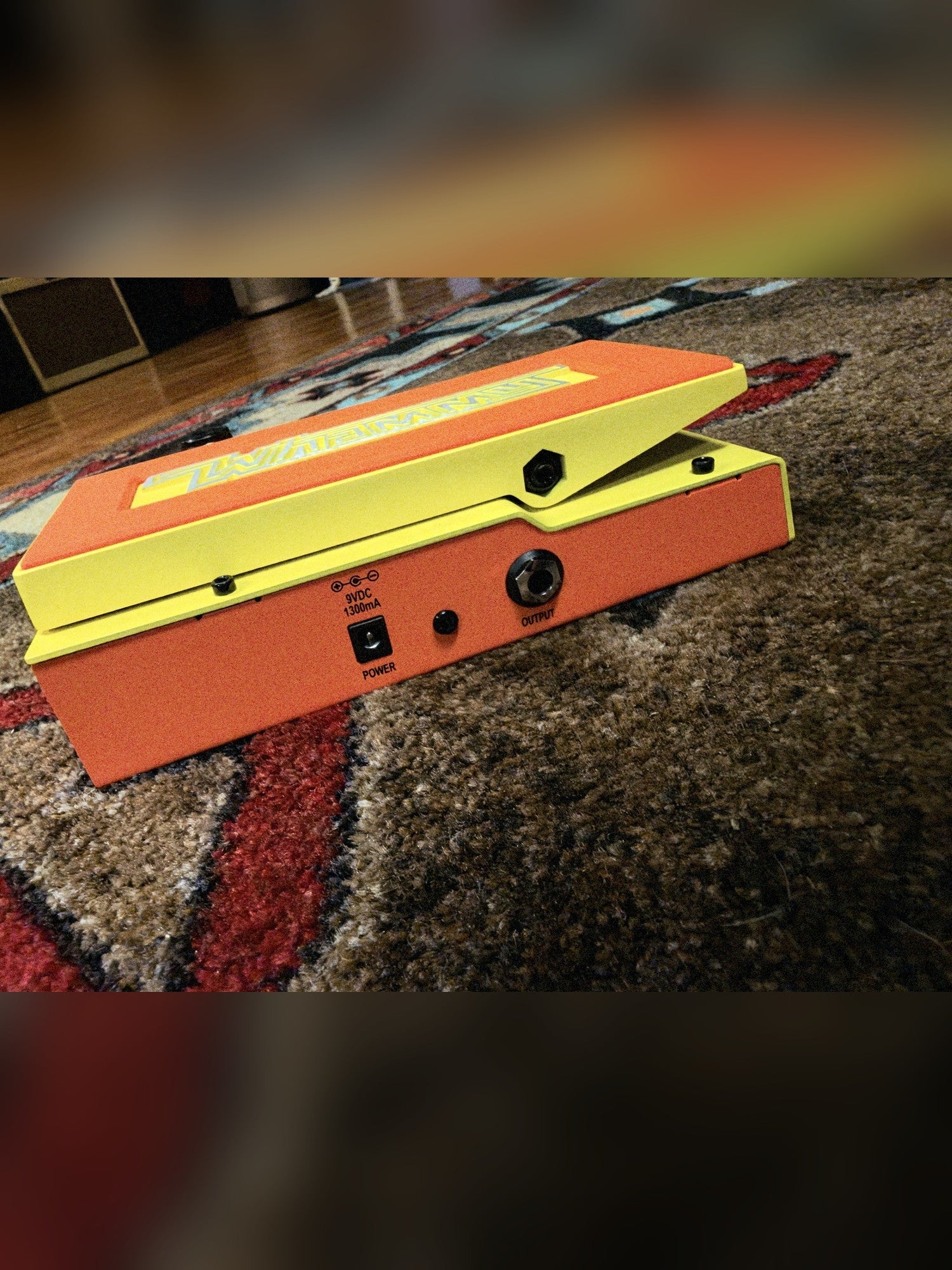 DigiTech MonoNeon Signature Whammy, neon orange and yellow: left side with the 9 volt power jack and the output