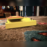 DigiTech MonoNeon Signature Whammy, neon orange and yellow: heel end with the footswitch and the treadle edge