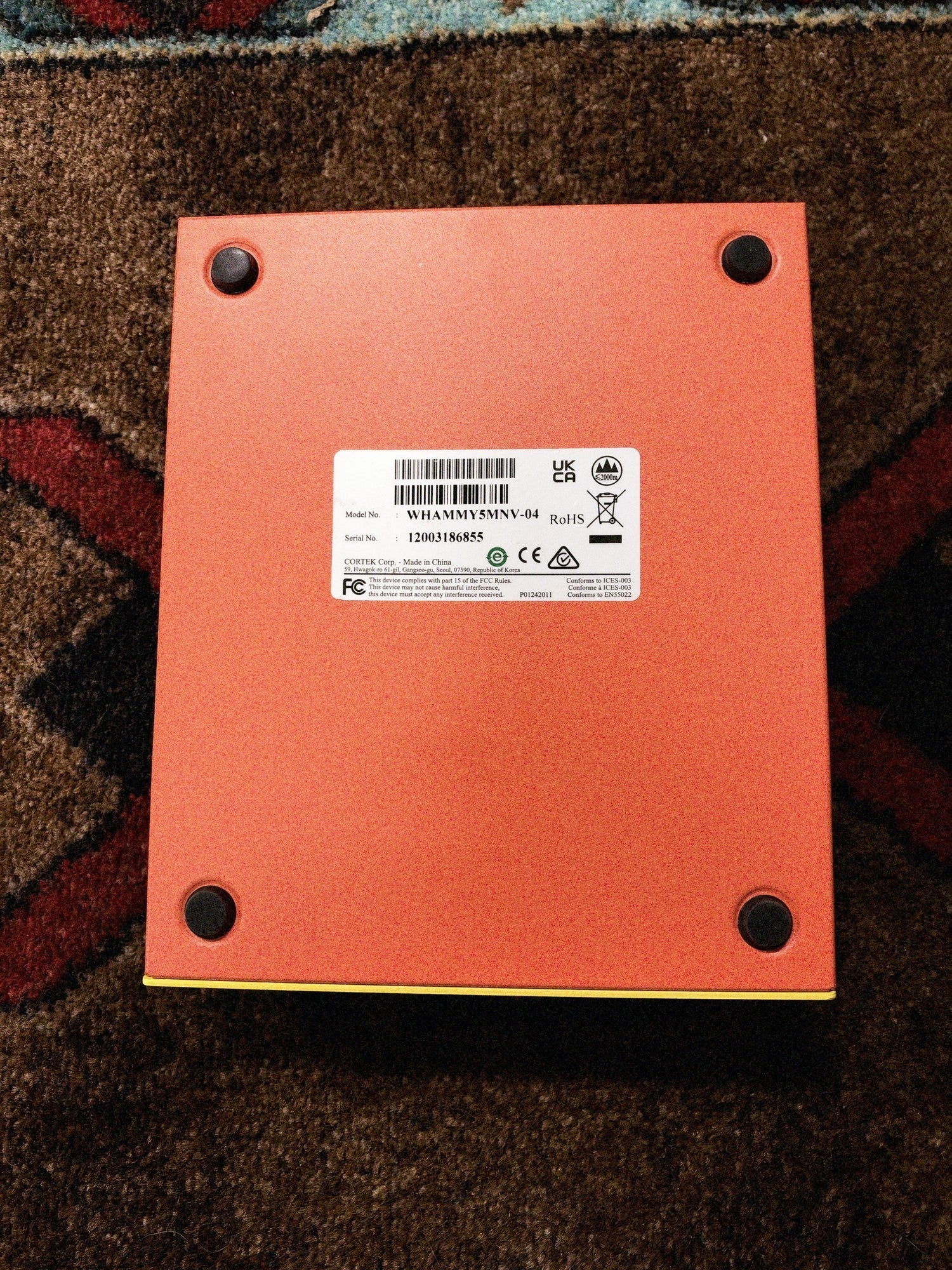 DigiTech MonoNeon Signature Whammy, neon orange and yellow: bottom plate with the model and serial number label and four rubber feet