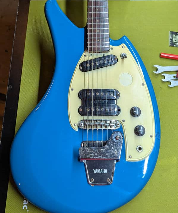 1968 Yamaha SG-3C - body front pickups and controls close-up - Pauls Guitar Hideout