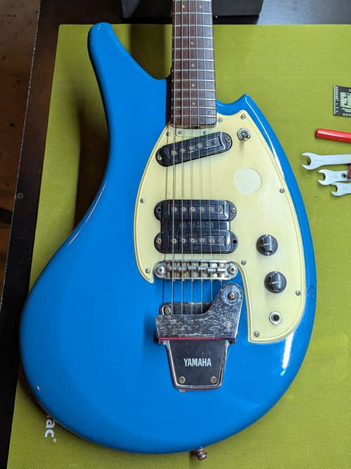 1968 Yamaha SG-3C - body front pickups and controls close-up - Pauls Guitar Hideout